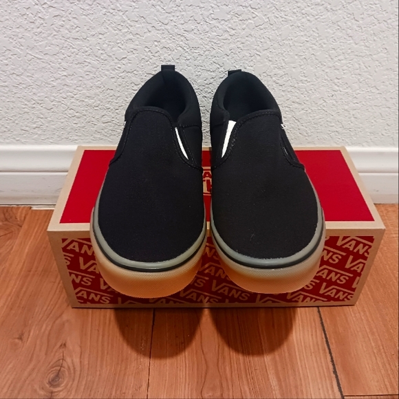 Vans - Picture 2 of 4